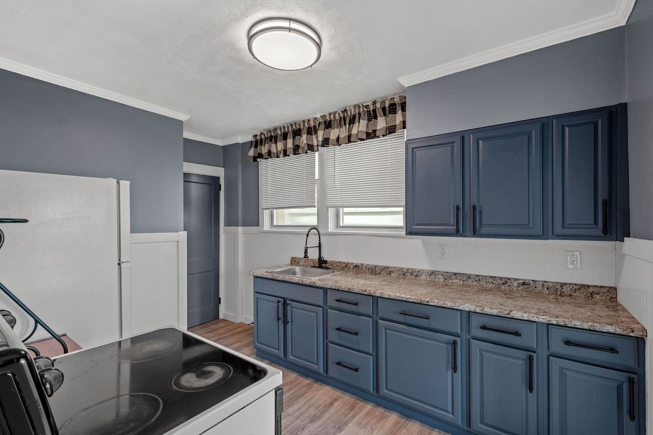 506 Transverse Ave - Photo 3 of 21