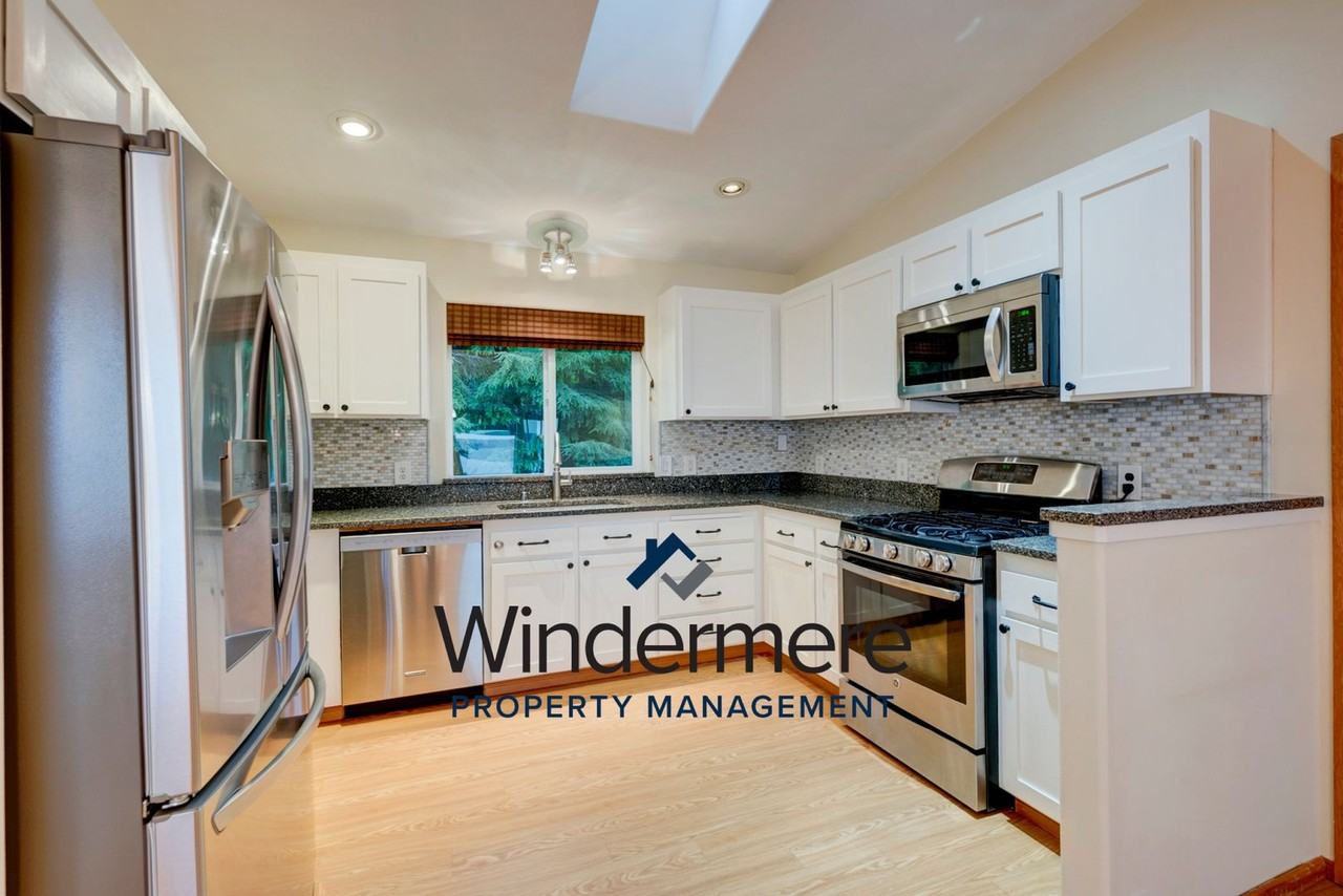 1281 Polnell Shores Dr - Photo 5 of 26