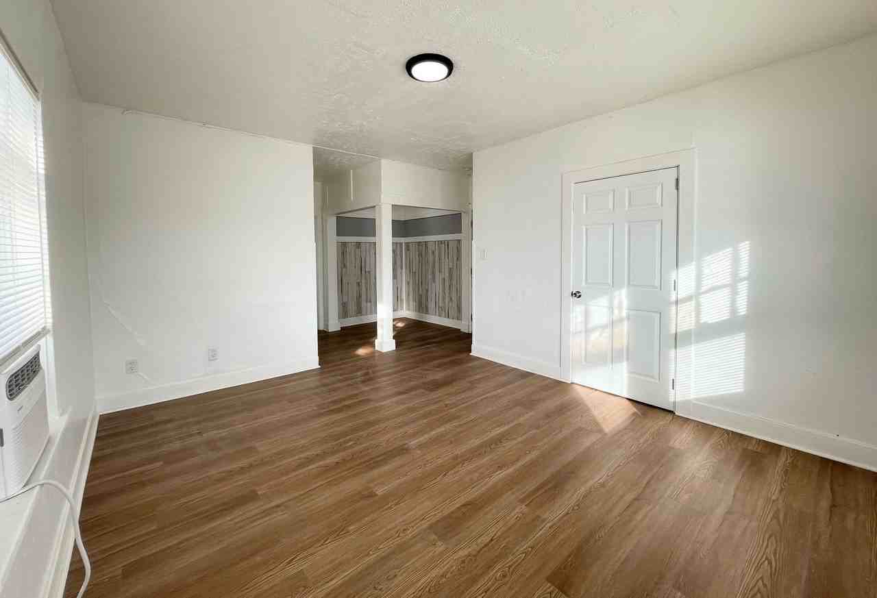 420 E 4th Ave - Photo 3 of 7