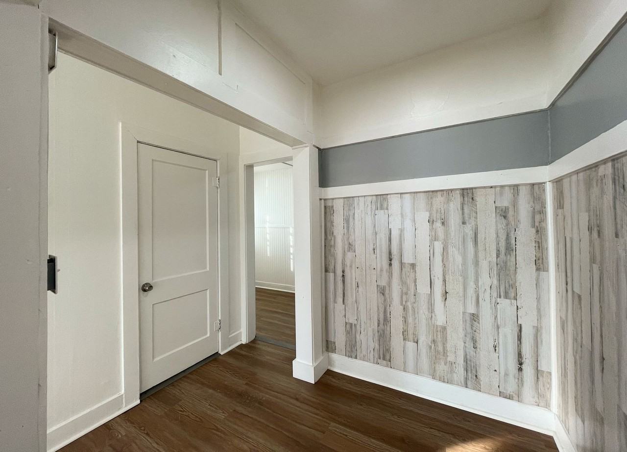 420 E 4th Ave - Photo 4 of 7