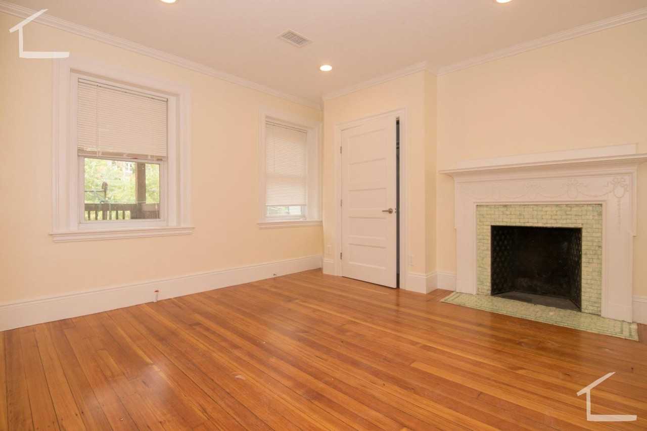 1618 Beacon St - Photo 6 of 10