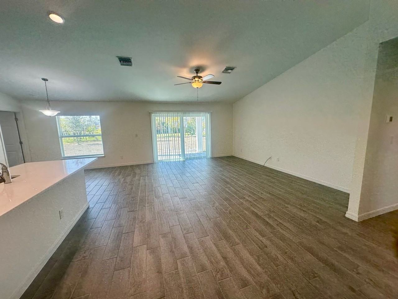 636 Ne 2nd Pl - Photo 3 of 12