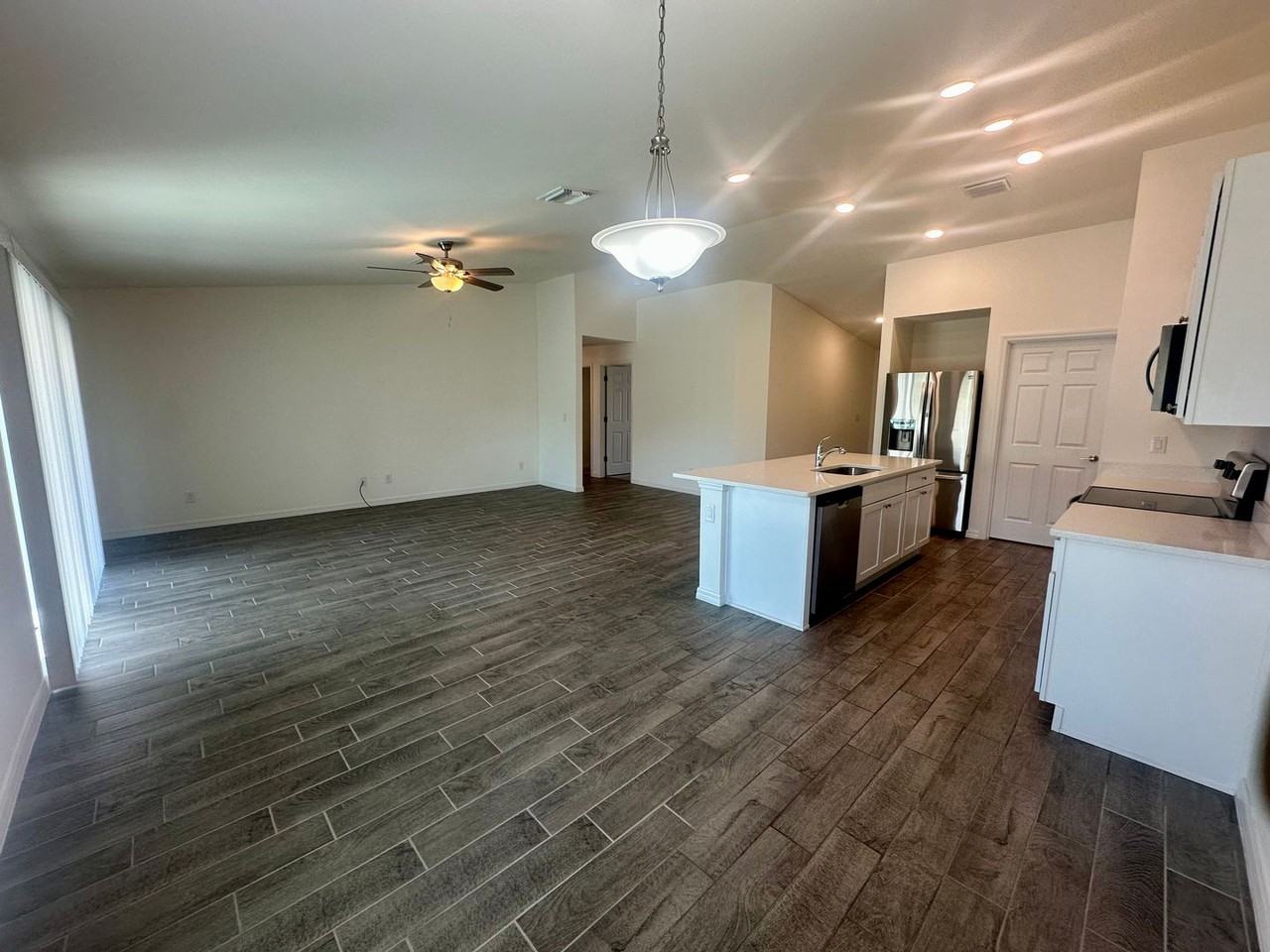 636 Ne 2nd Pl - Photo 4 of 12