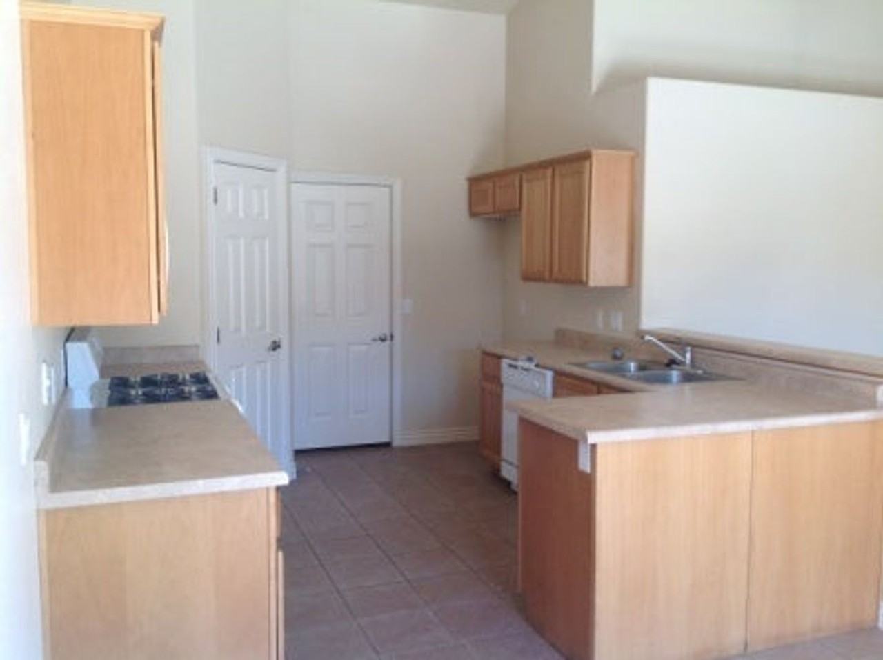 1440 Northern View Dr - Photo 3 of 18