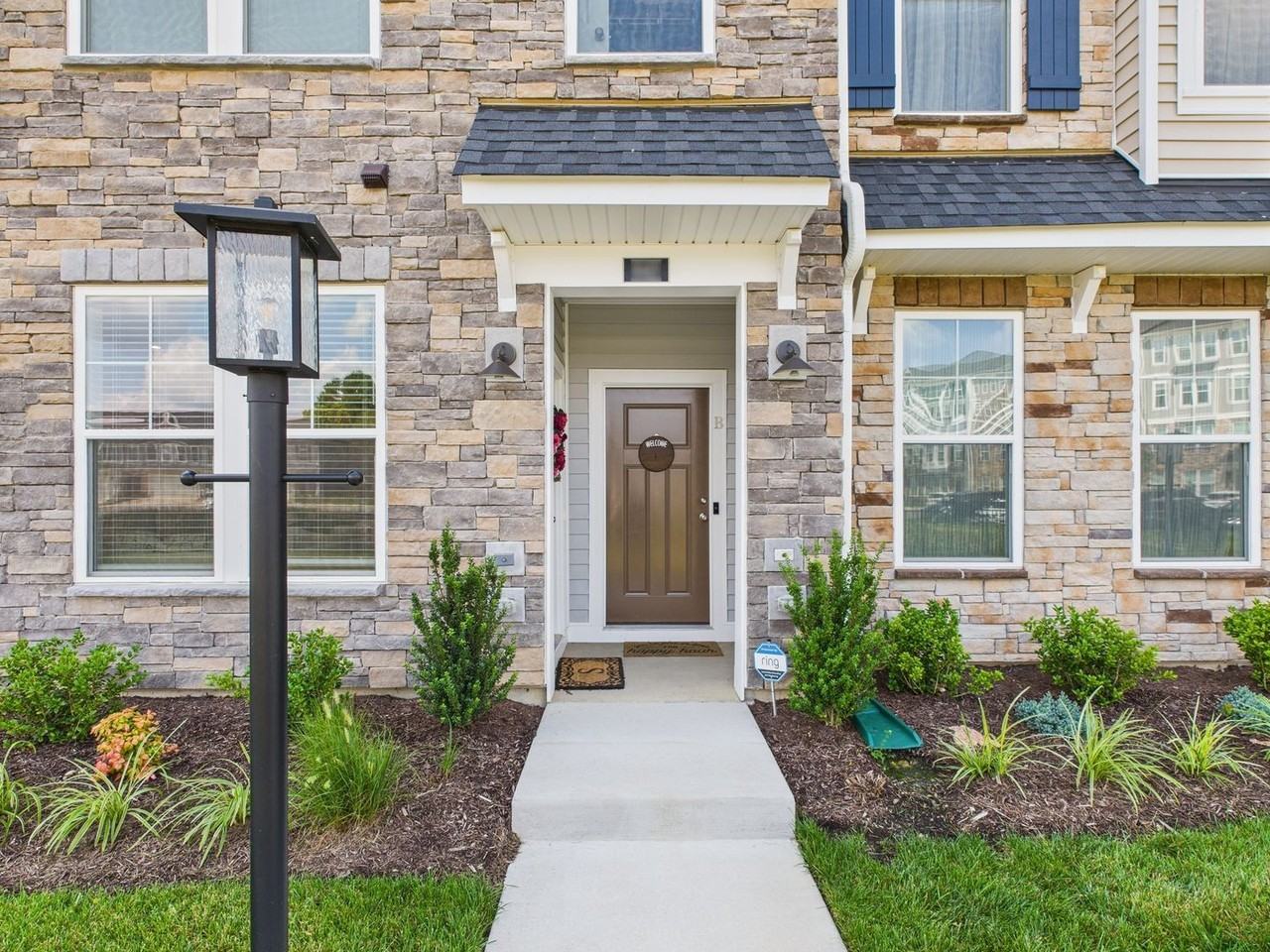 642 Brookwood Glen Ter #B - Photo 2 of 37