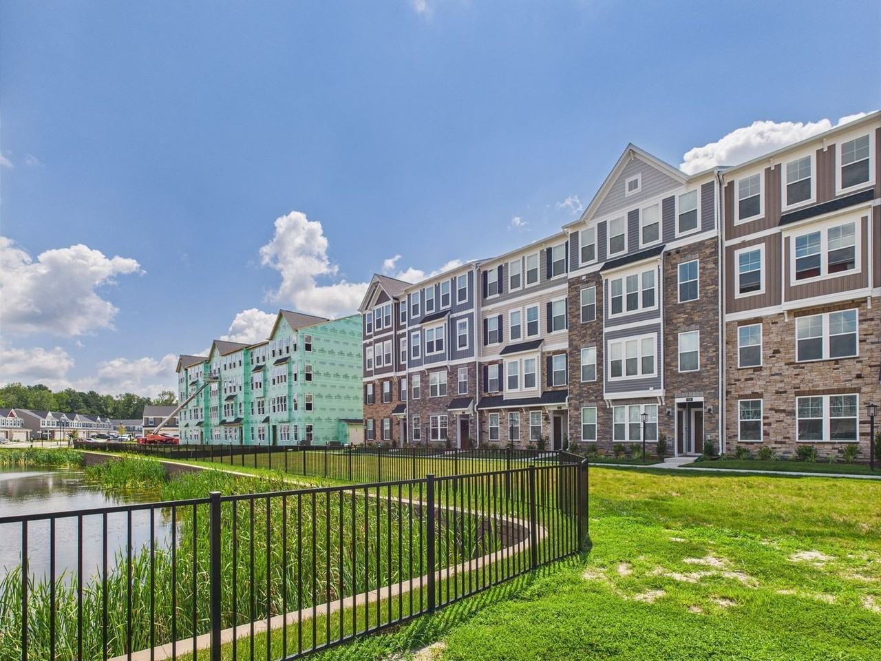 642 Brookwood Glen Ter #B - Photo 4 of 37