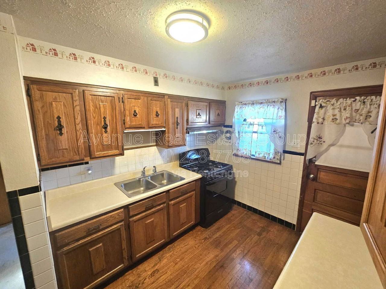 8883 Saint Cyr Dr - Photo 5 of 14