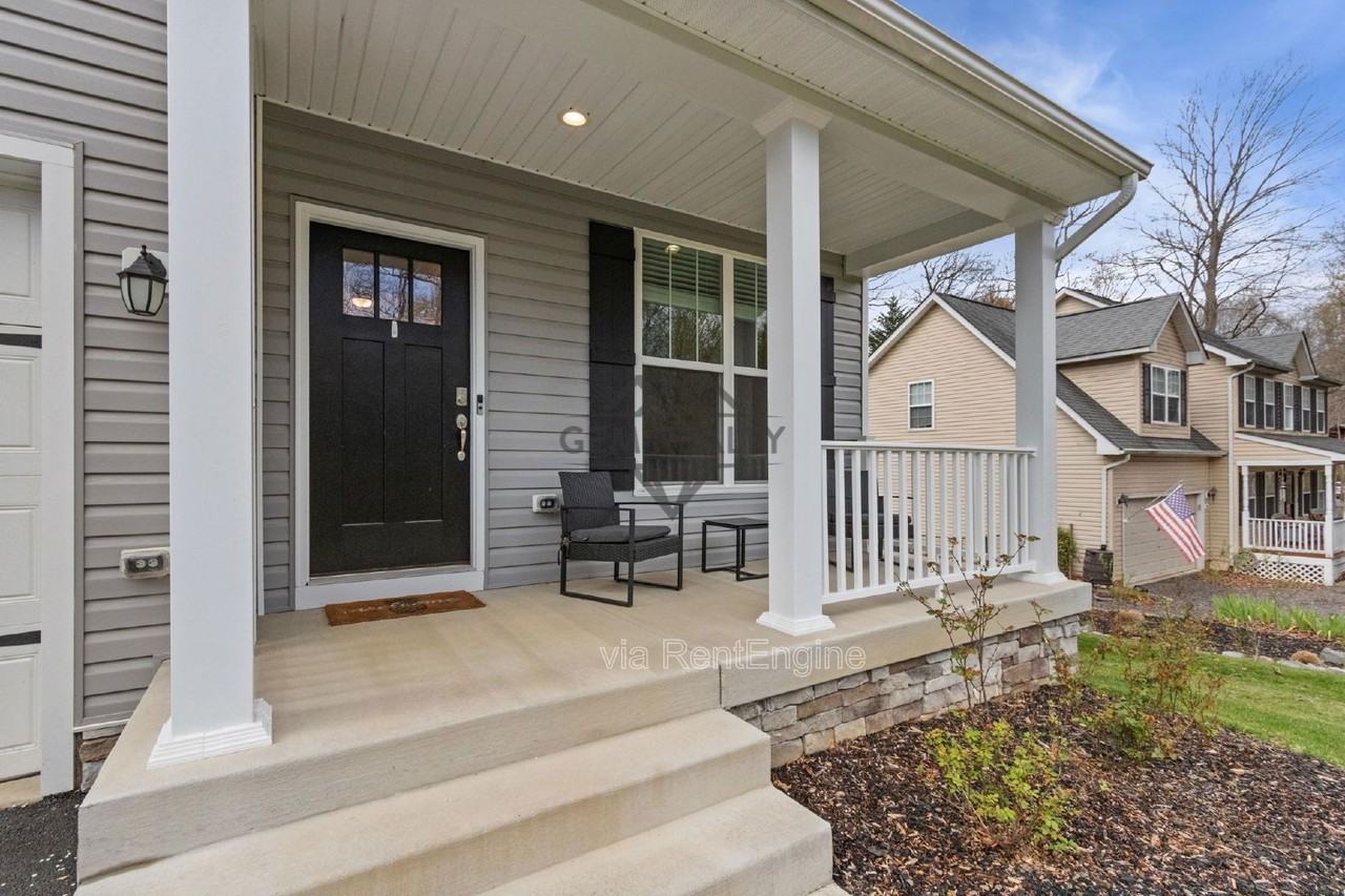 102 Monroe St - Photo 2 of 50