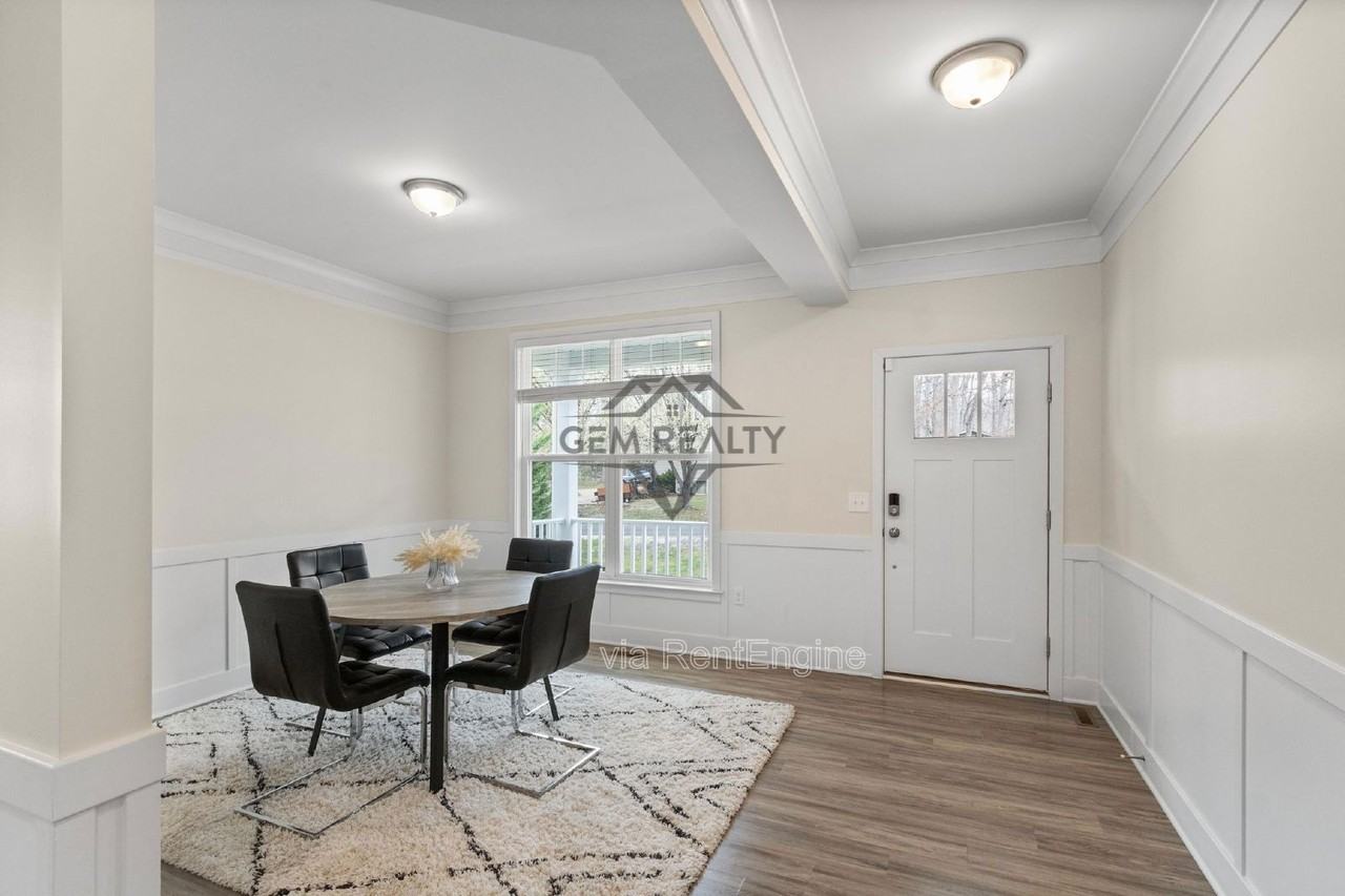 102 Monroe St - Photo 3 of 50