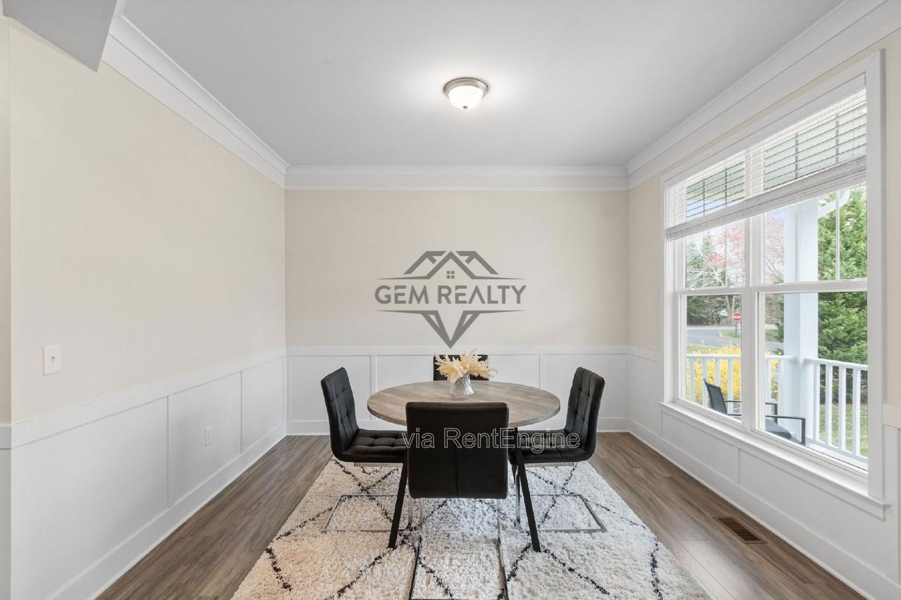 102 Monroe St - Photo 4 of 50