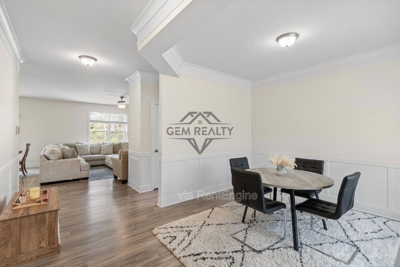 102 Monroe St - Photo 5 of 50