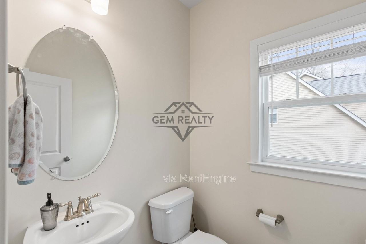 102 Monroe St - Photo 6 of 50