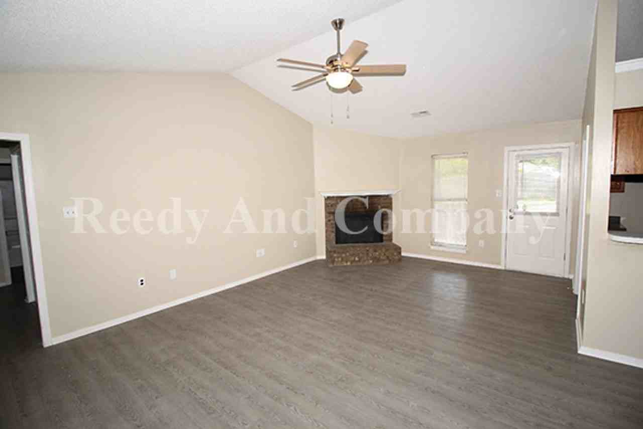 4178 Brighton Dr - Photo 4 of 18