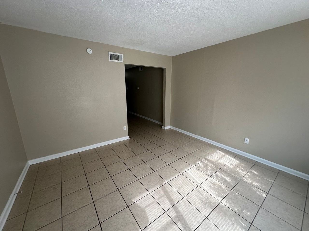 977 Pope St - Photo 2 of 8