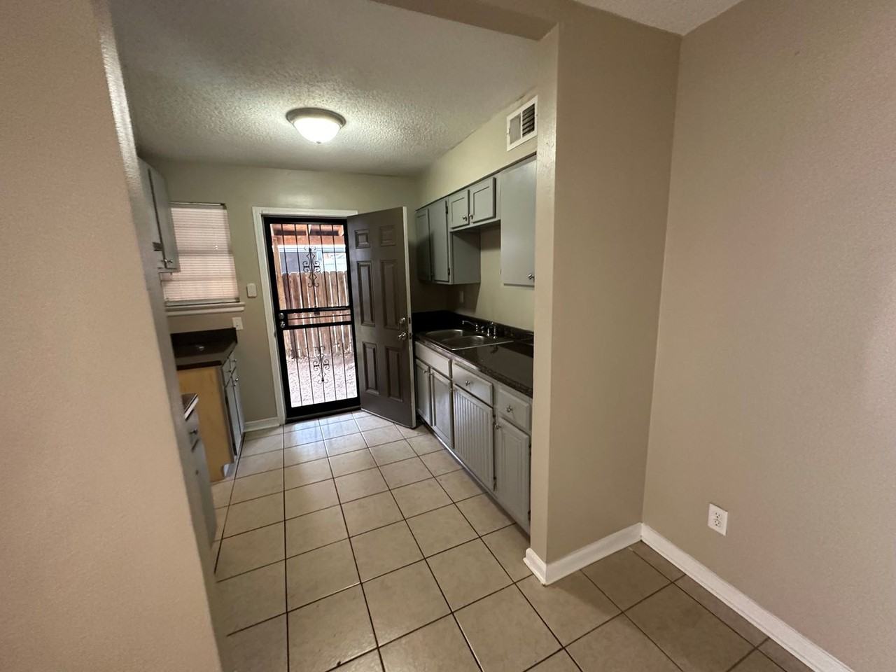 977 Pope St - Photo 3 of 8