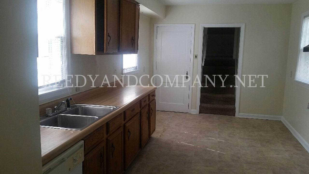 3711 Buchanan Ave - Photo 4 of 12