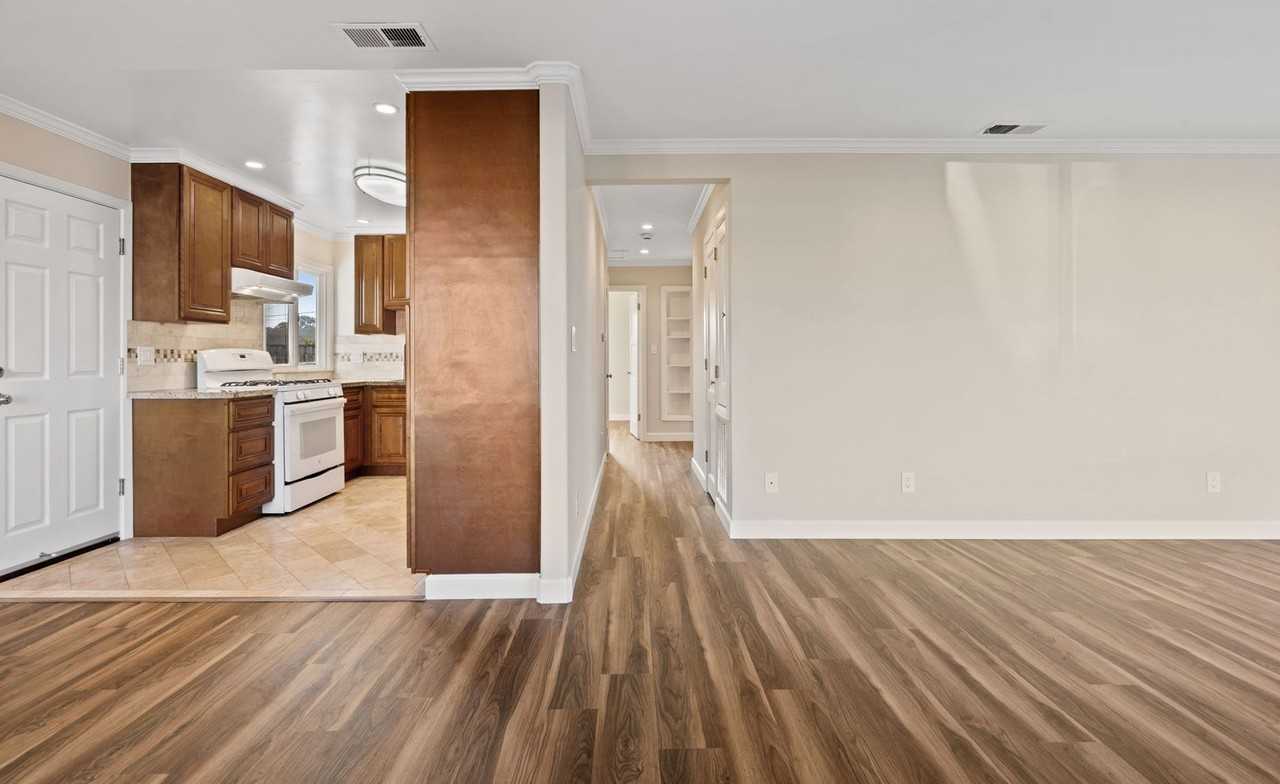 11 Bradford Dr - Photo 2 of 20