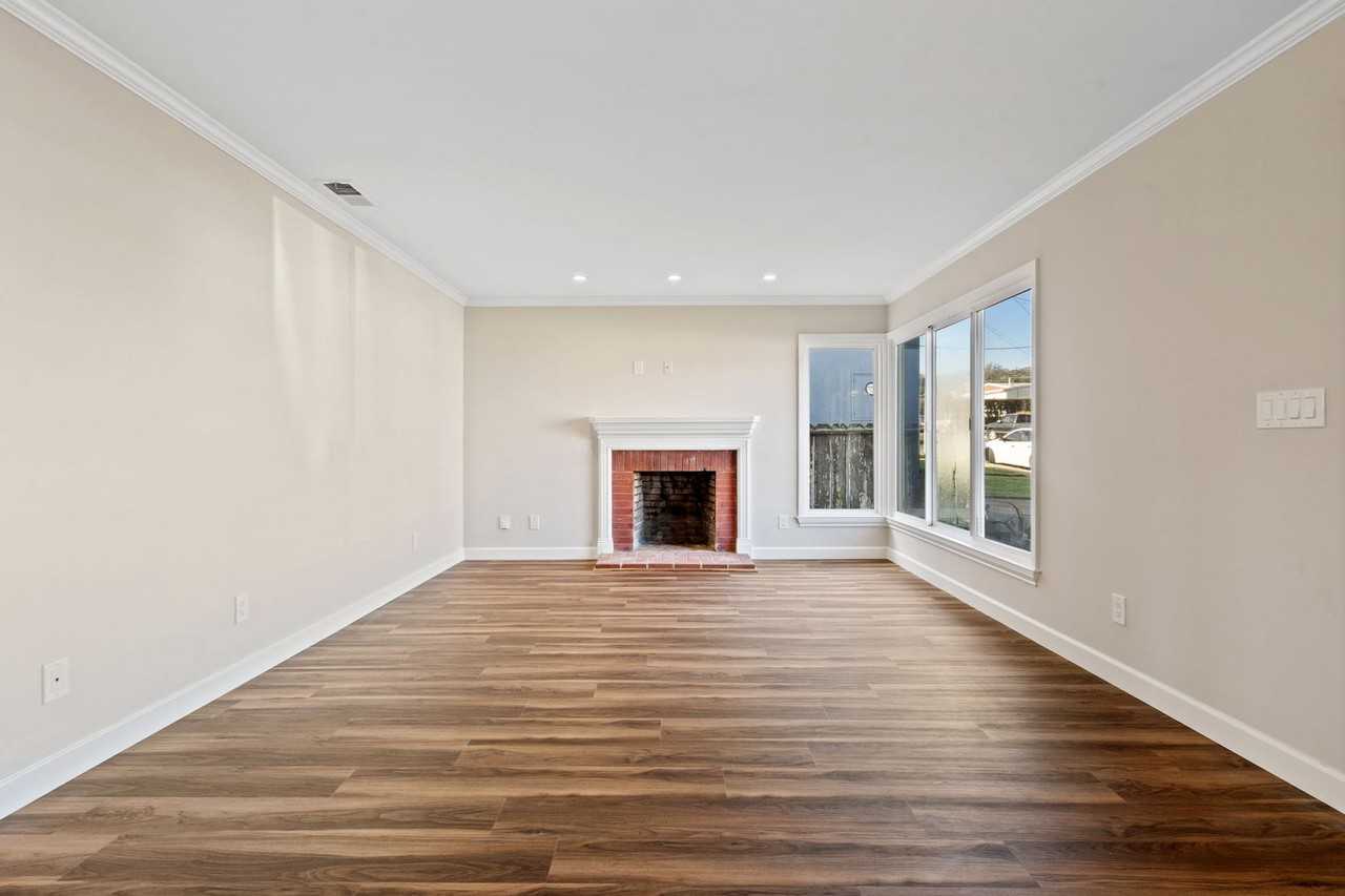 11 Bradford Dr - Photo 4 of 20