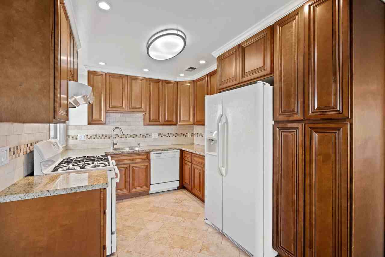 11 Bradford Dr - Photo 7 of 20