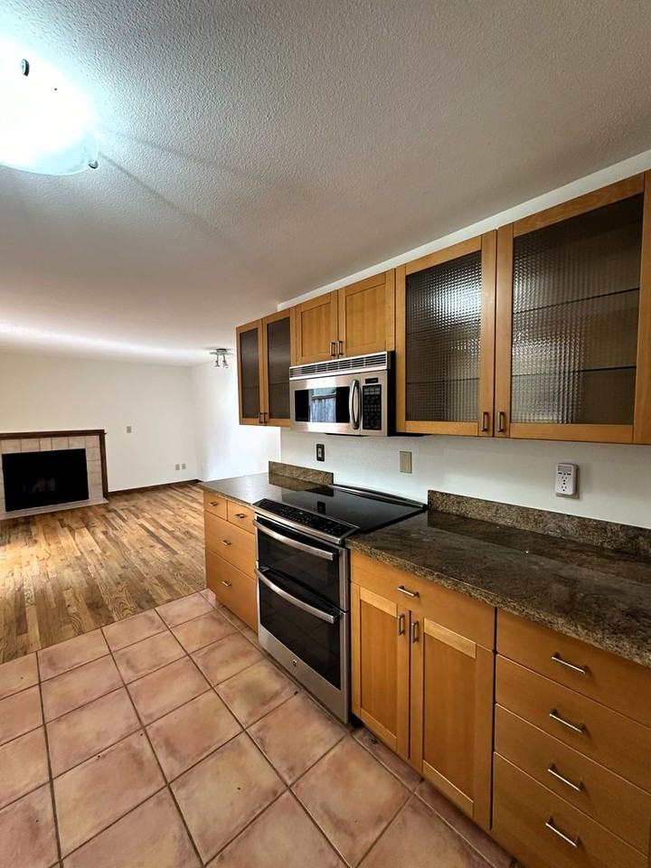 22467 Ne 18th St - Photo 6 of 34