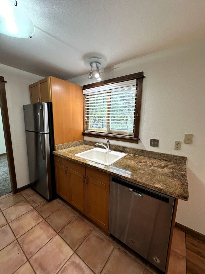 22467 Ne 18th St - Photo 7 of 34