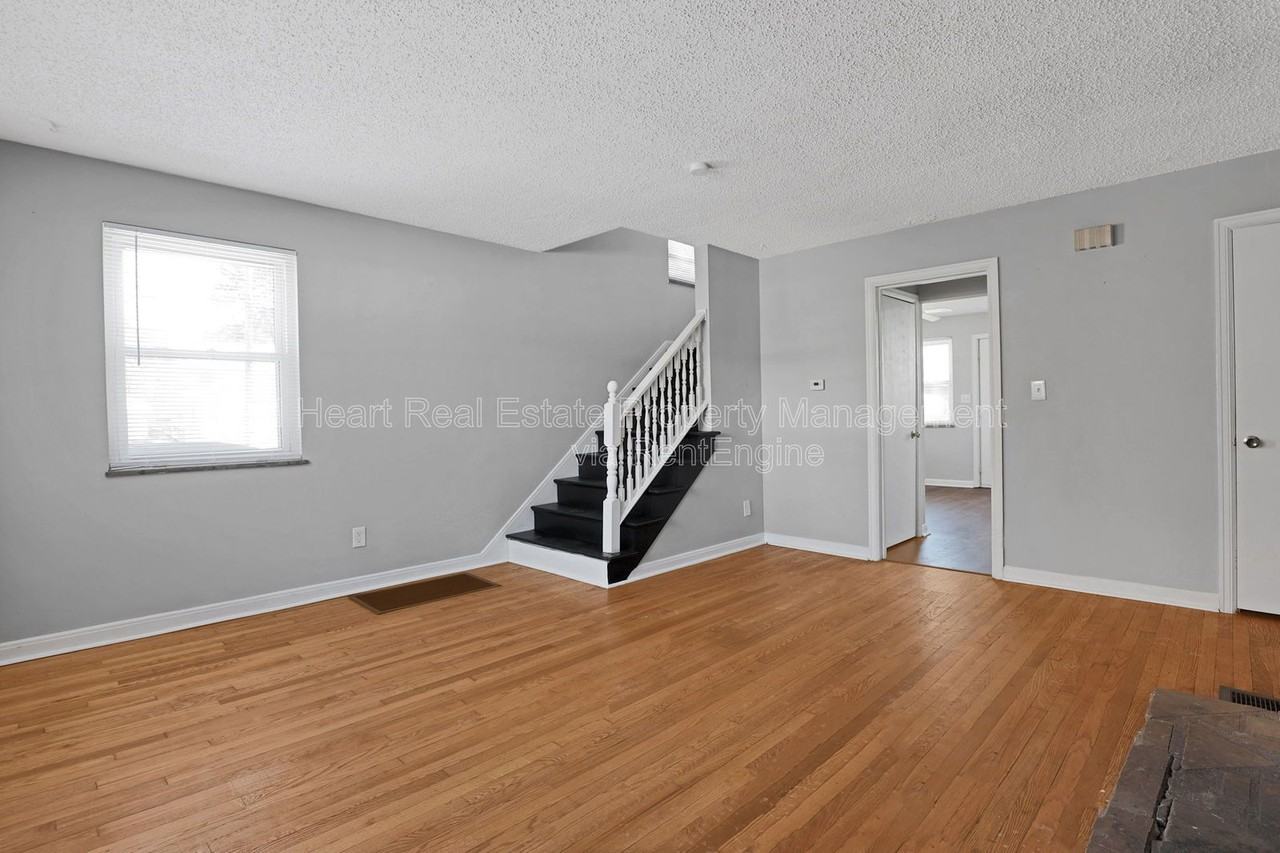 338 S Chase Ave - Photo 5 of 26