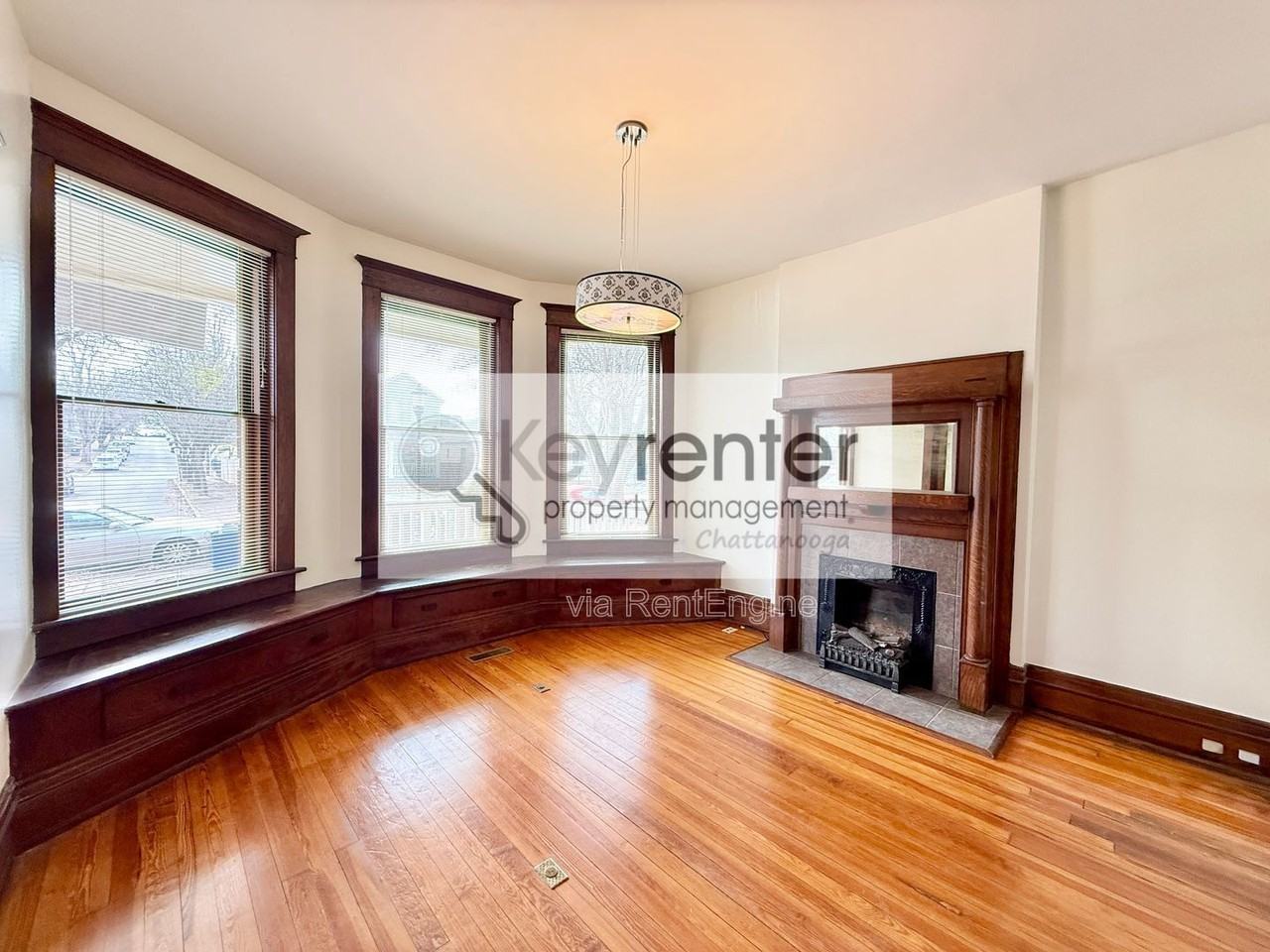 1115 E 8th St - Photo 2 of 10