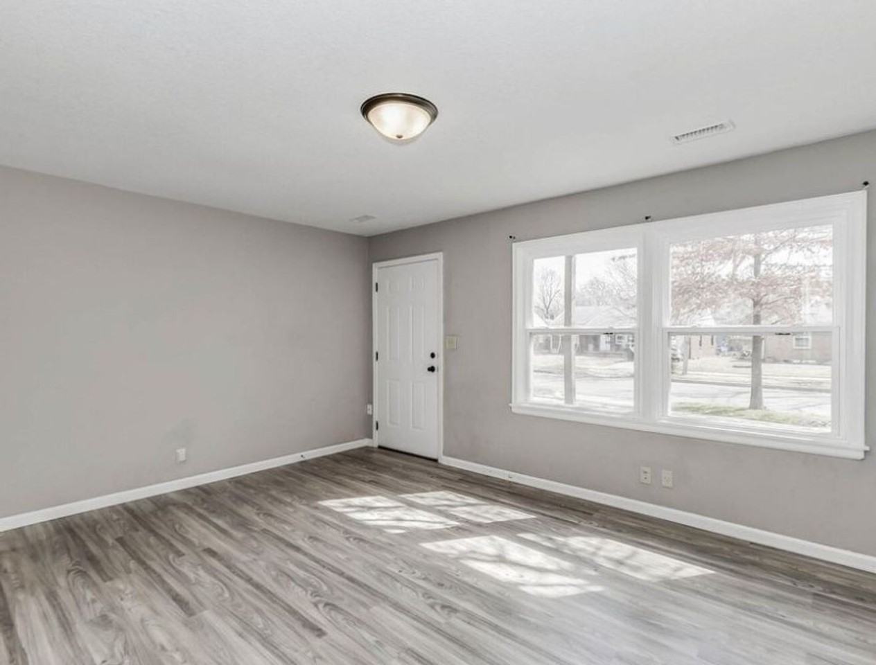 639 S Eastridge St - Photo 2 of 13