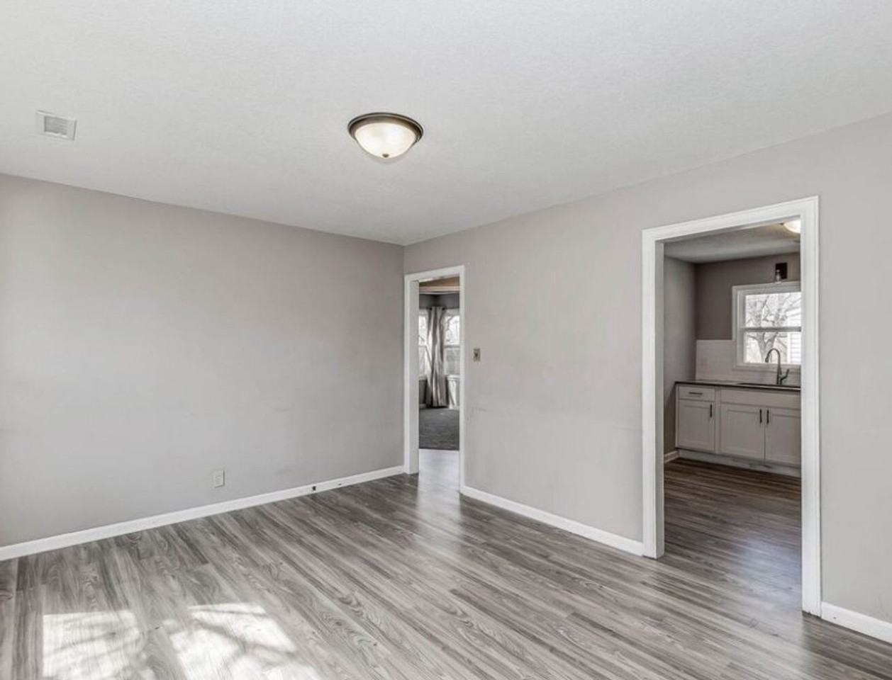 639 S Eastridge St - Photo 4 of 13