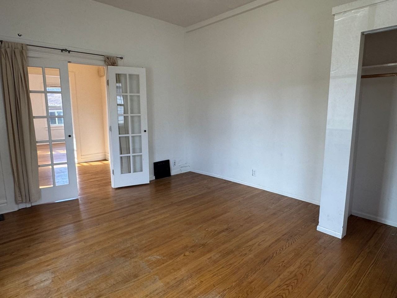 1010 White Ave - Photo 4 of 18