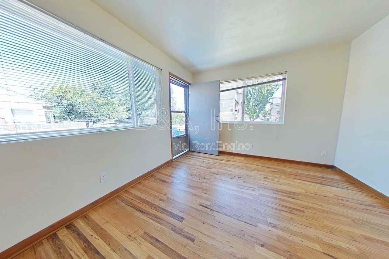 710 Nw 27th St - Photo 2 of 9