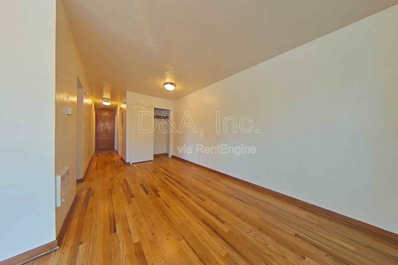 710 Nw 27th St - Photo 3 of 9