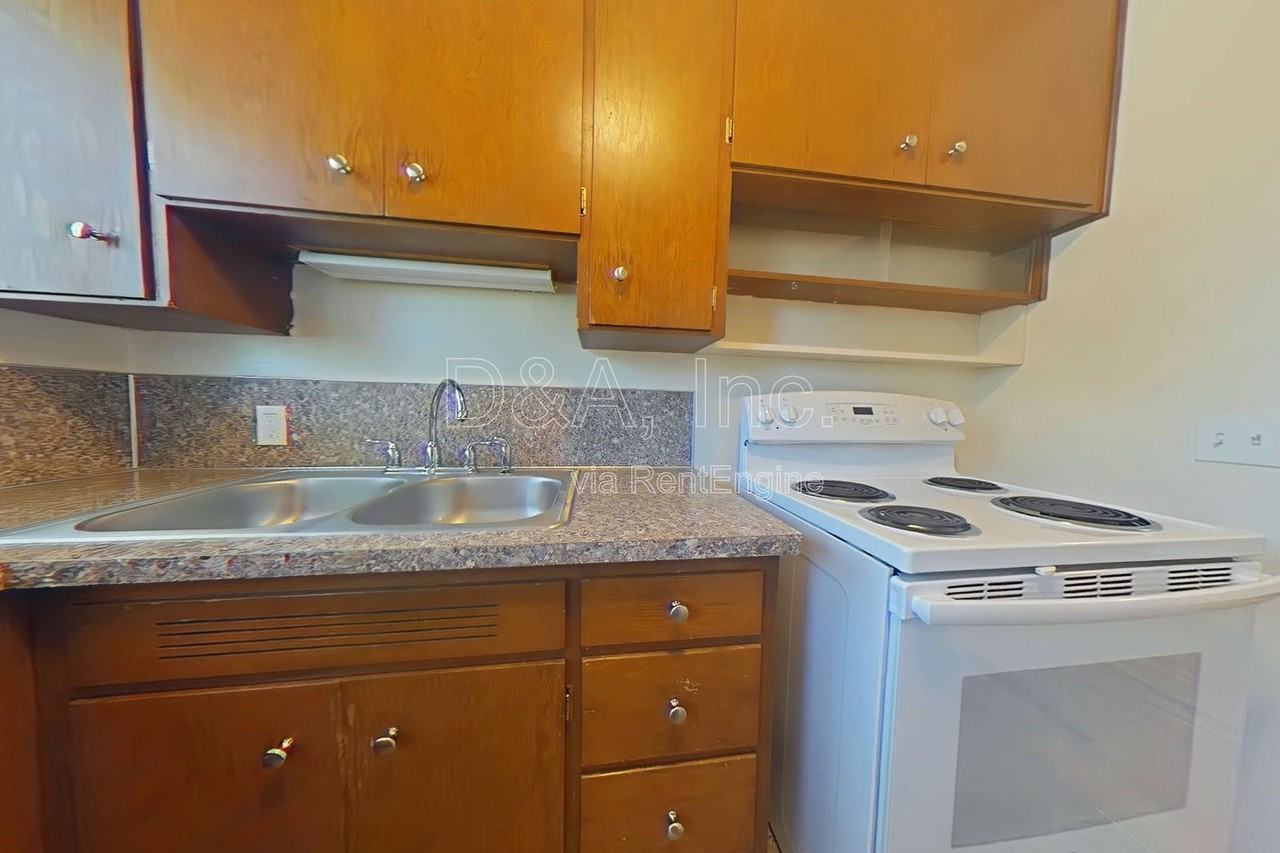 710 Nw 27th St - Photo 4 of 9