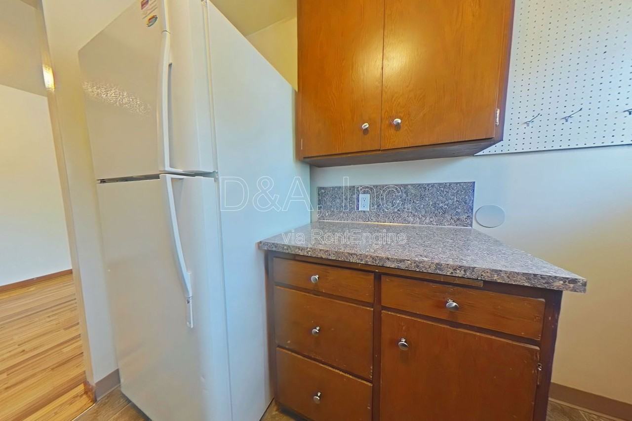 710 Nw 27th St - Photo 5 of 9