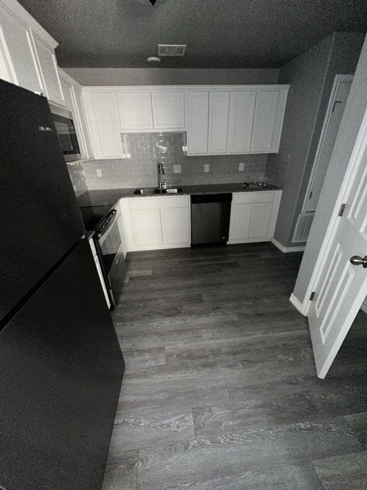 2407 Duntov Dr #B - Photo 2 of 12