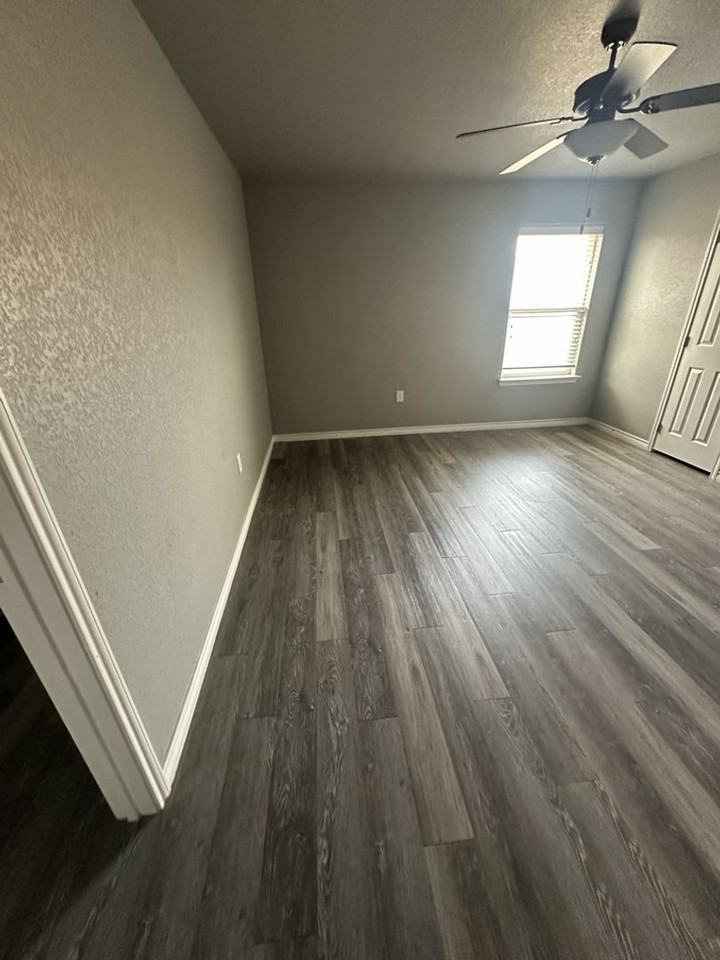 2407 Duntov Dr #B - Photo 6 of 12