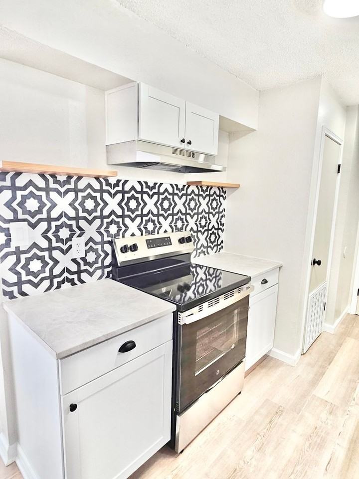 7642 Bles Ave #B - Photo 2 of 13