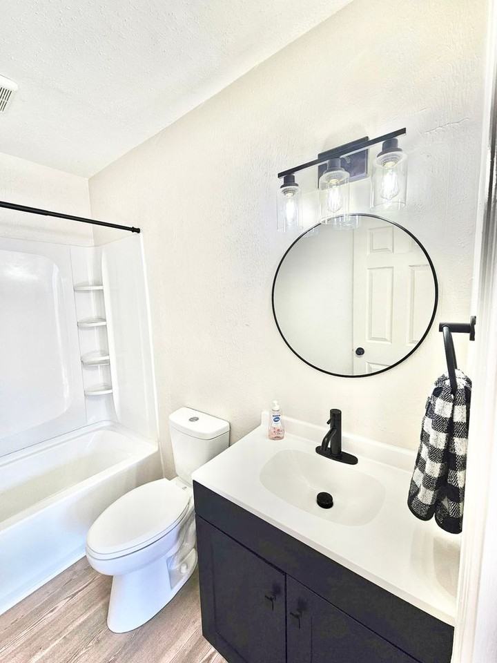 7642 Bles Ave #B - Photo 5 of 13