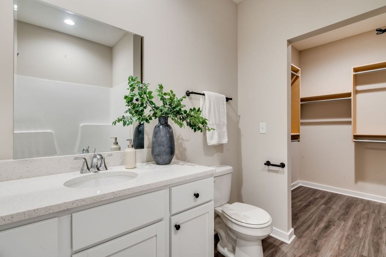 2210 E Cheyenne Ct - Photo 6 of 14