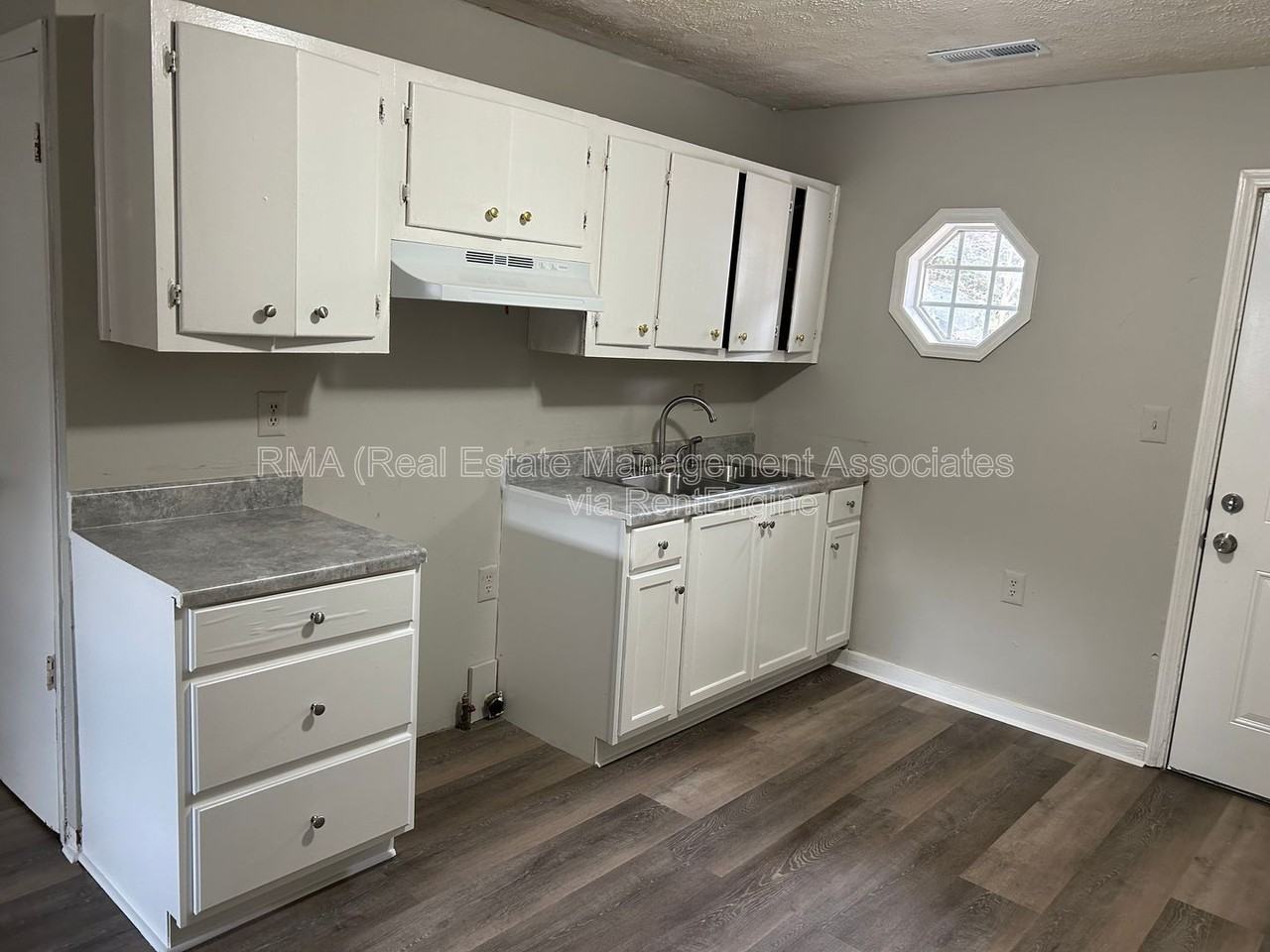 525 E Central Ave - Photo 3 of 6