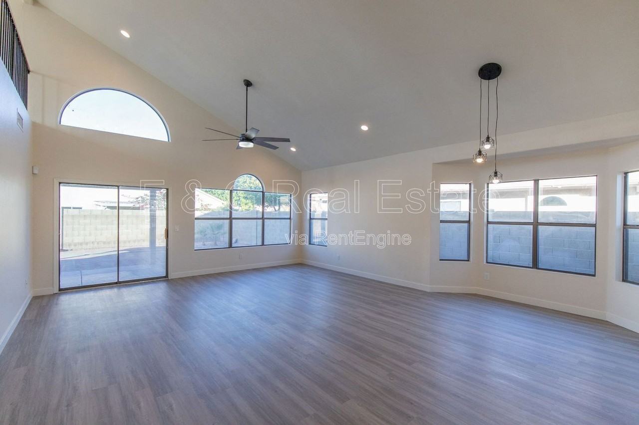 4368 W Wahalla Ln - Photo 2 of 20