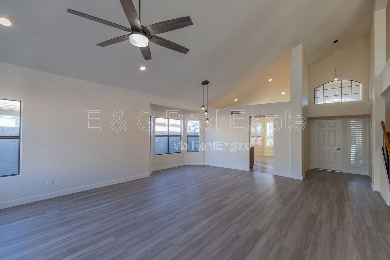 4368 W Wahalla Ln - Photo 3 of 20