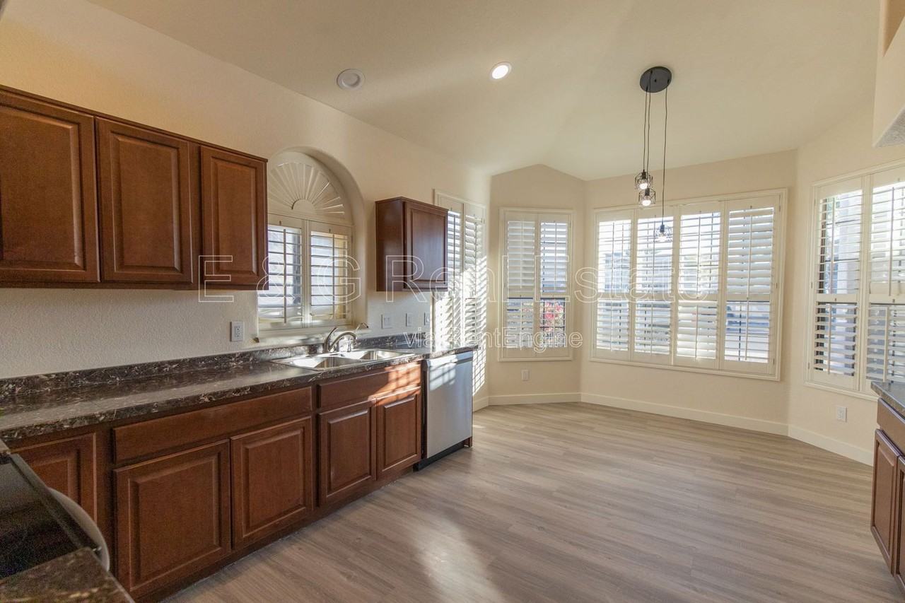 4368 W Wahalla Ln - Photo 5 of 20