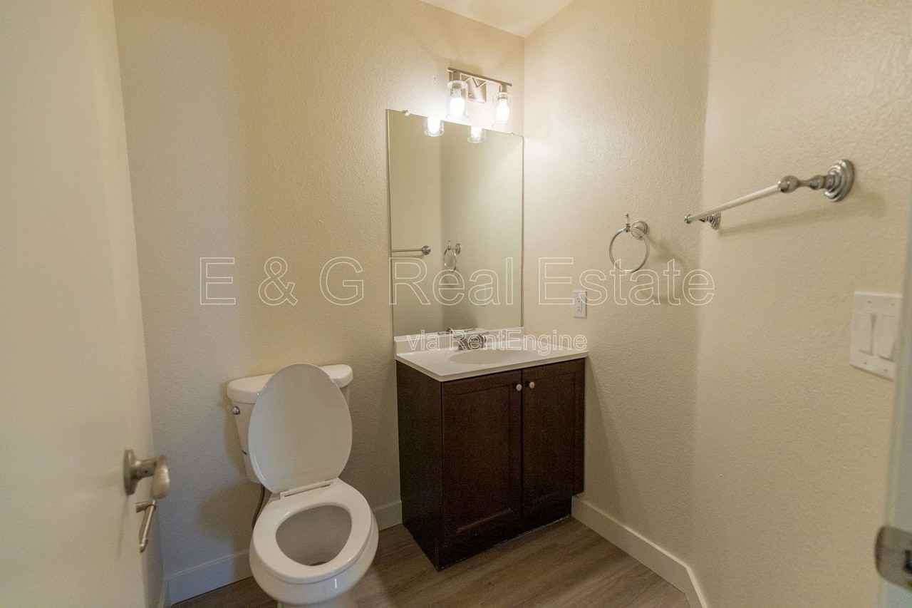 4368 W Wahalla Ln - Photo 6 of 20