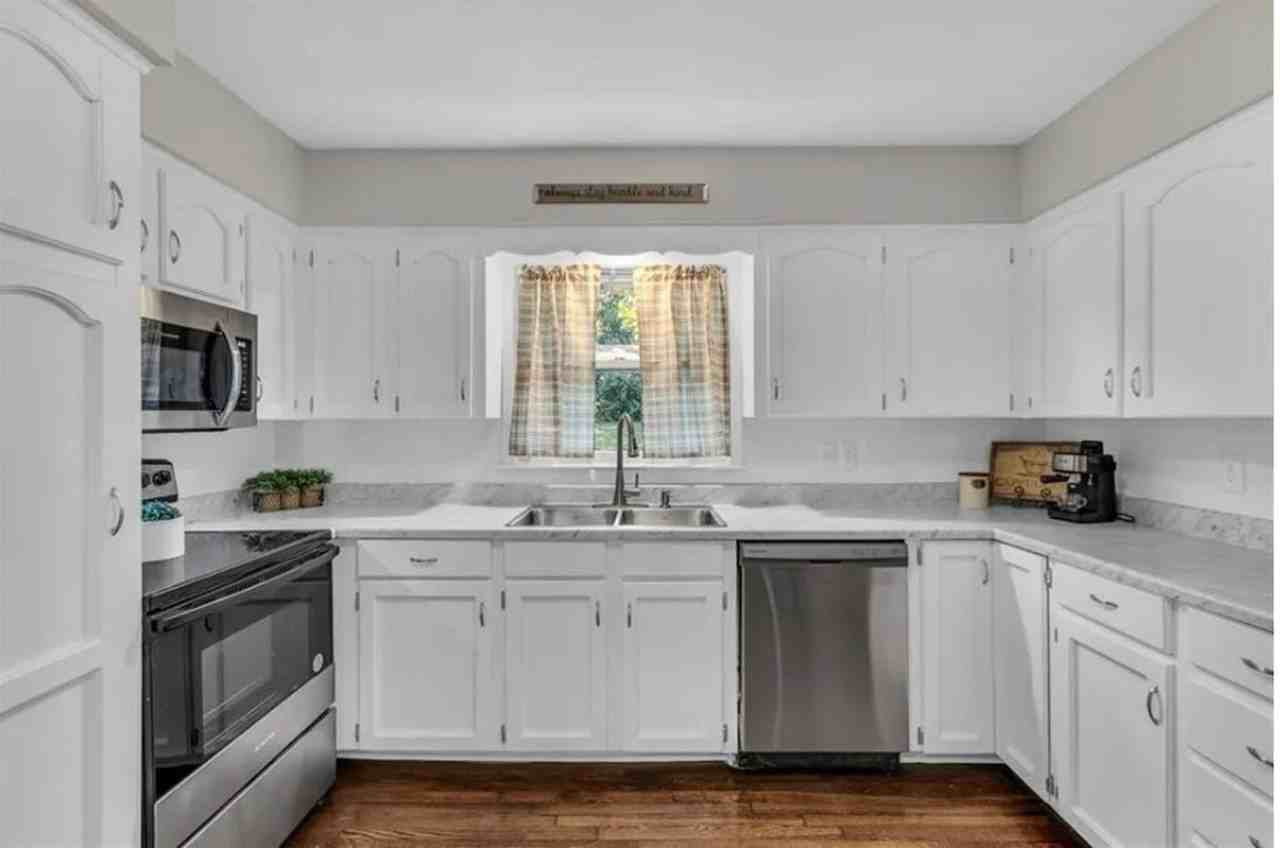 8604 Ford Ave - Photo 5 of 25