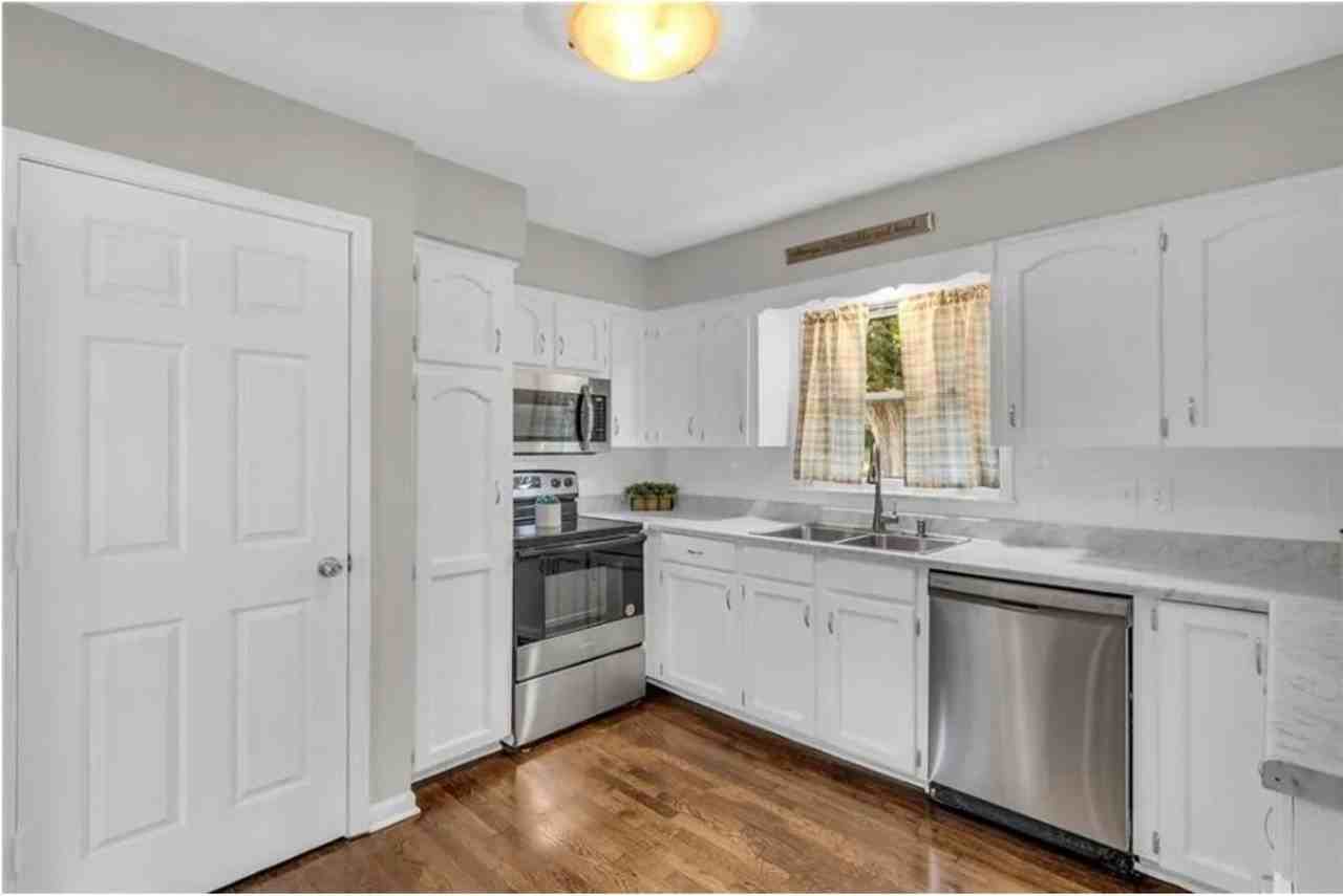 8604 Ford Ave - Photo 6 of 25