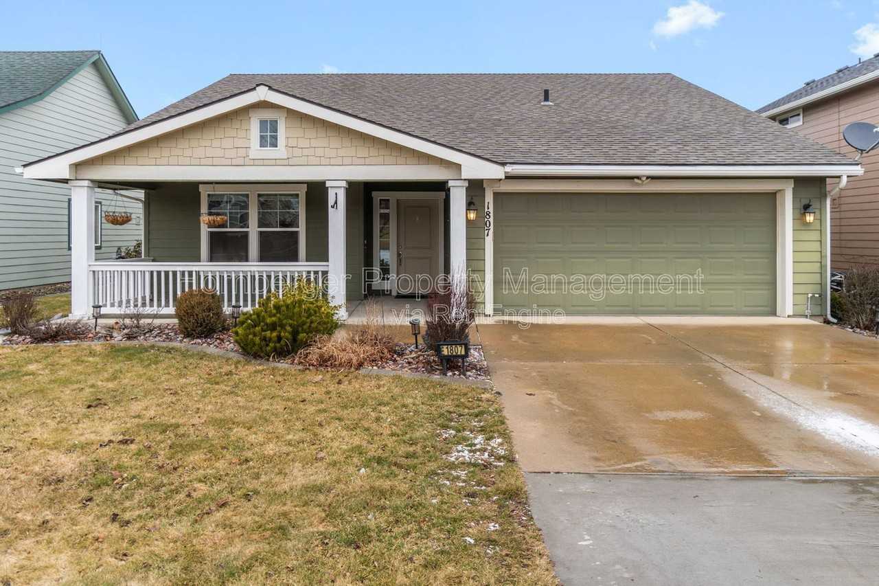 1807 E Vanetta Ave - Photo 2 of 33