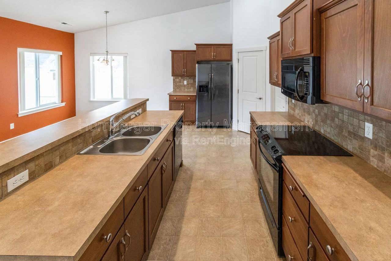 1807 E Vanetta Ave - Photo 3 of 33