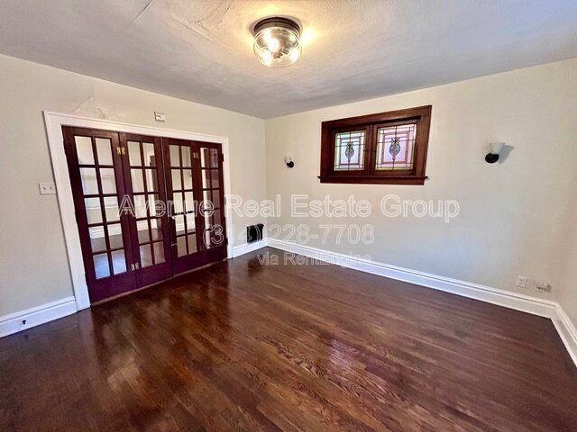 2633 Russell Blvd - Photo 4 of 9