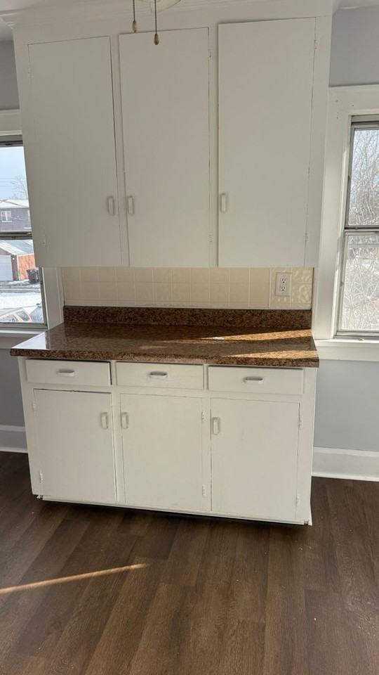 453 Baldwin Ave - Photo 3 of 9